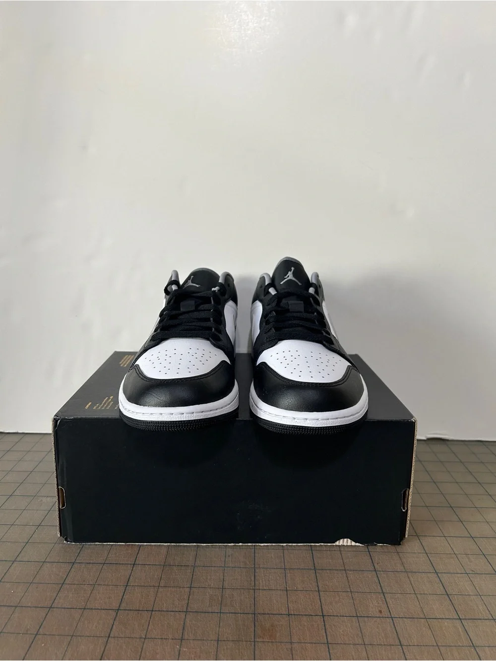 Air Jordan 1 Low ‘Black Medium Grey’